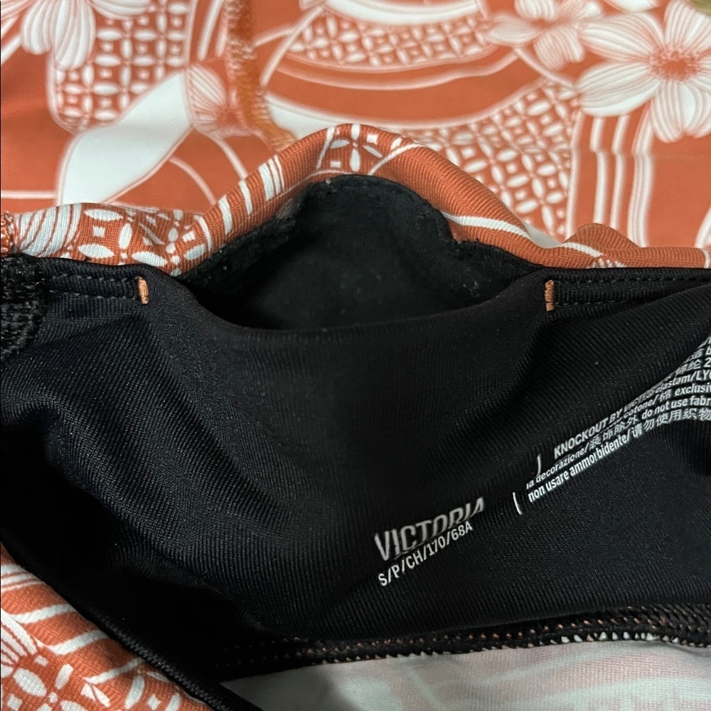 Victoria's Sport knock out burnt orange floral print capri leggings size small - Picture 6 of 6